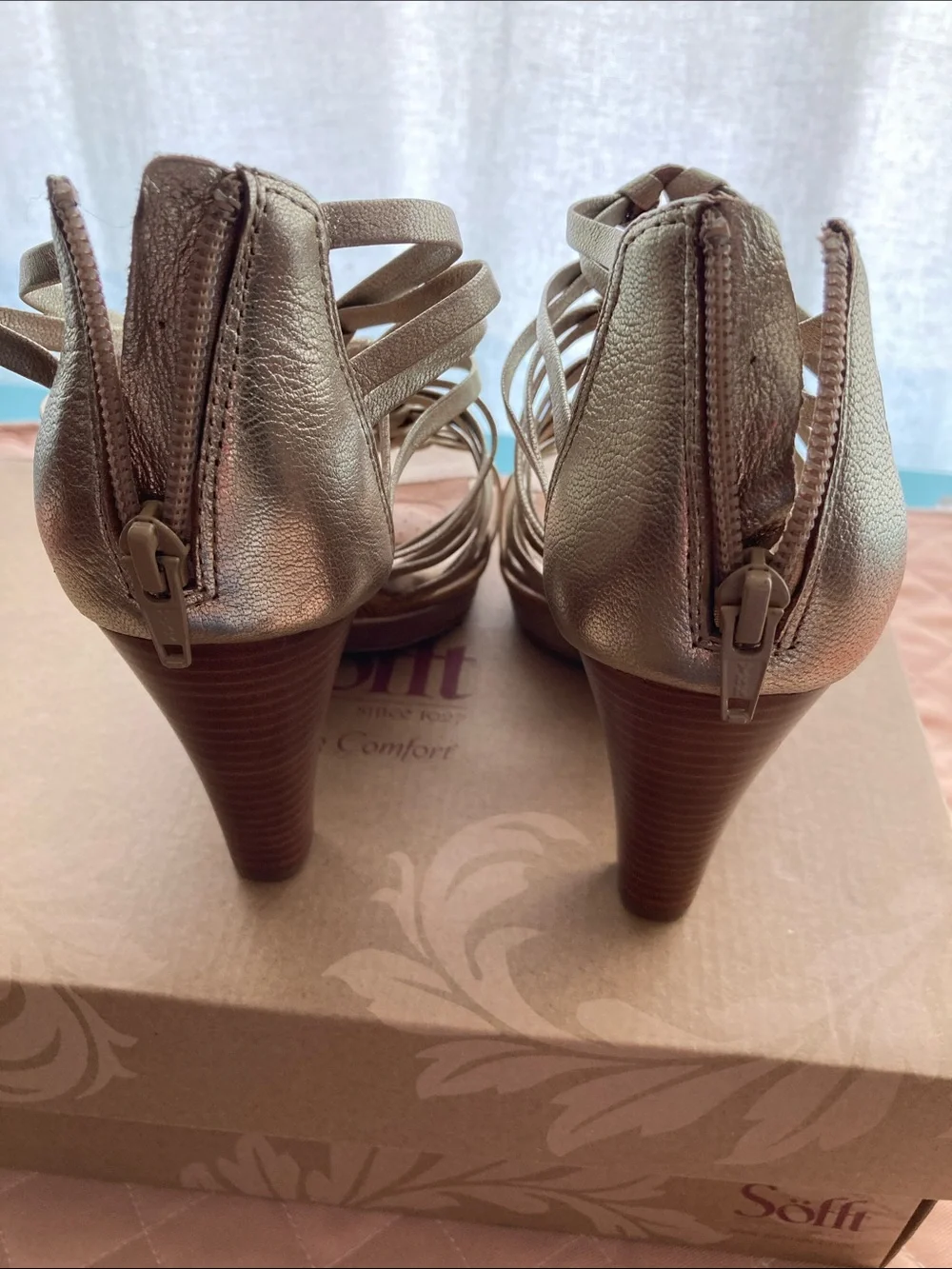 Sofft size 9 Metallic Strappy Gladiator Sandals - Gold